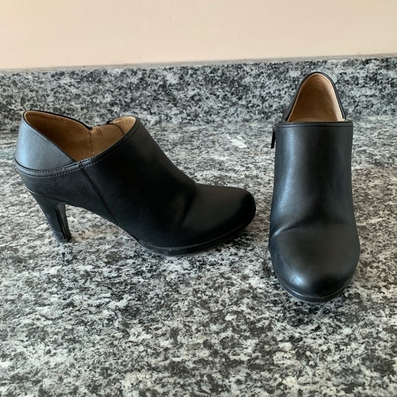 Naturalizer Shoes - Naturalizer comfort booties. Naturalizer Shoes - Naturalizer comfort booties.